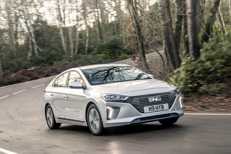  Hyundai IONIQ plug-in hybrid (AE) 2017 года  (UK) (фото 10 из 34)